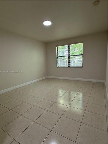 9762 NW 8th Ter, Miami, FL 33172