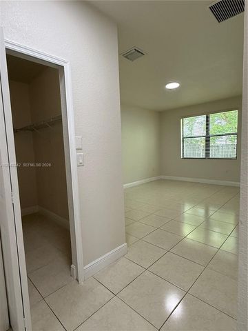 9762 NW 8th Ter, Miami, FL 33172
