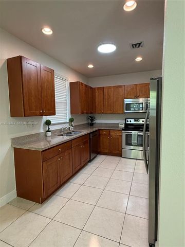 9762 NW 8th Ter, Miami, FL 33172