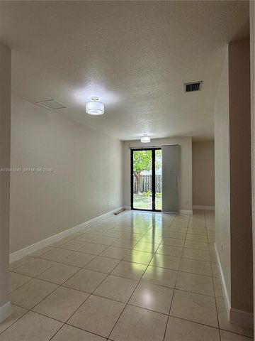 9762 NW 8th Ter, Miami, FL 33172