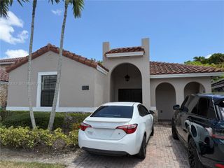 9762 NW 8th Ter, Miami, FL 33172