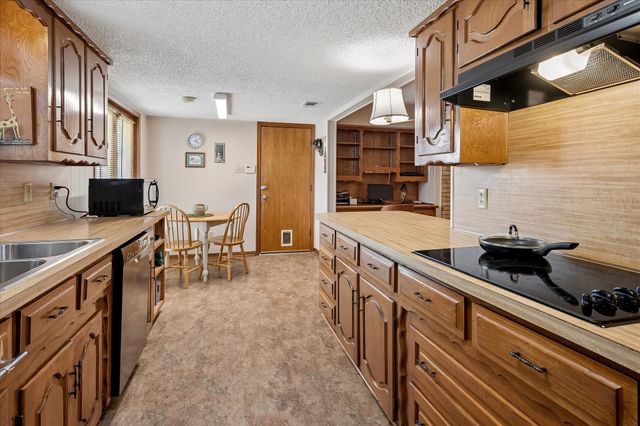 2022 Huntington Drive, Grand Prairie, TX 75051