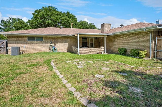 2022 Huntington Drive, Grand Prairie, TX 75051