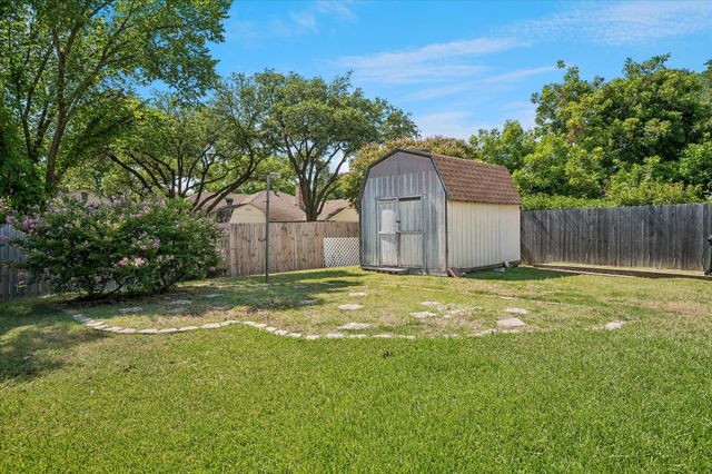 2022 Huntington Drive, Grand Prairie, TX 75051
