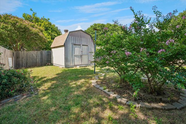 2022 Huntington Drive, Grand Prairie, TX 75051
