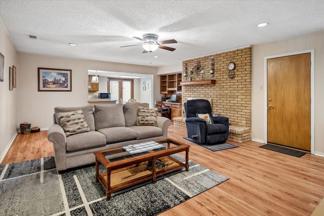 2022 Huntington Drive, Grand Prairie, TX 75051