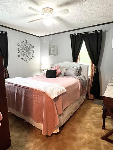 107 Lancaster Dr, Hopkinsville, KY 42240