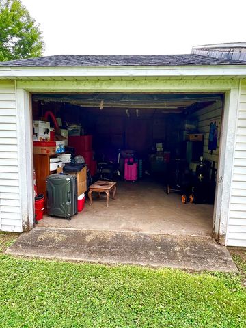 107 Lancaster Dr, Hopkinsville, KY 42240