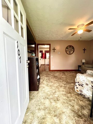 107 Lancaster Dr, Hopkinsville, KY 42240