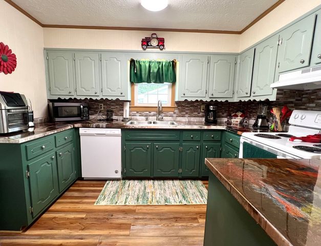 107 Lancaster Dr, Hopkinsville, KY 42240