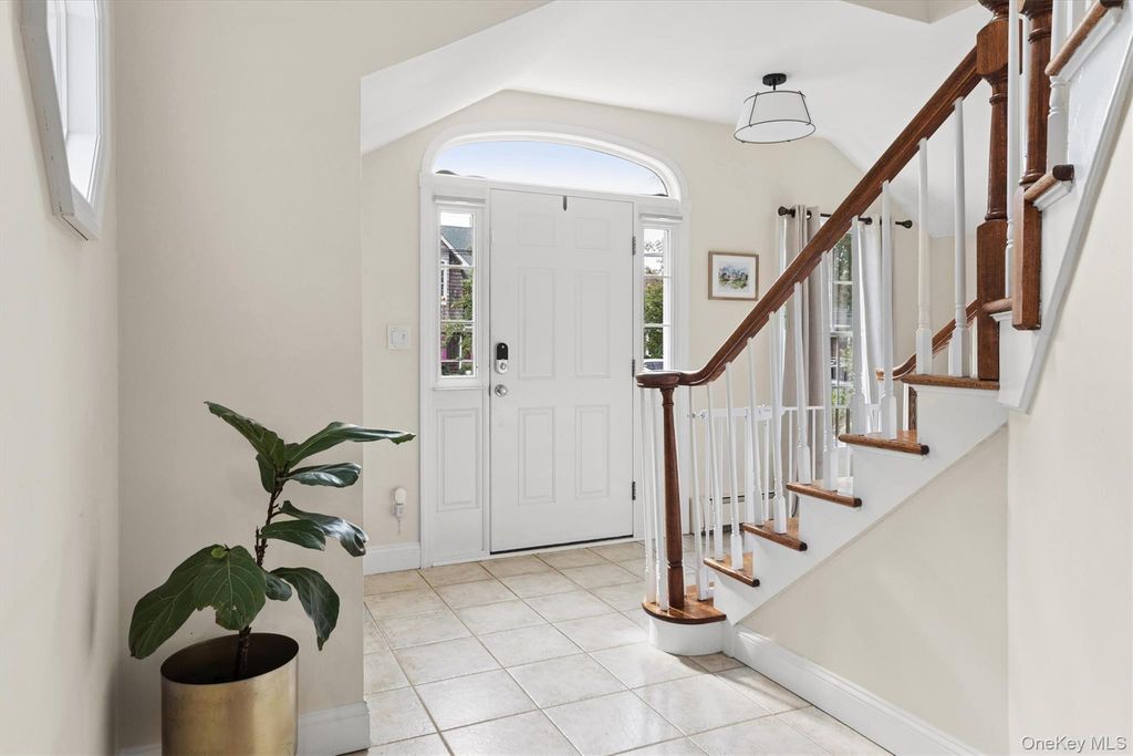 135 Shoreham Road, Massapequa, NY 11758 — photo 4
