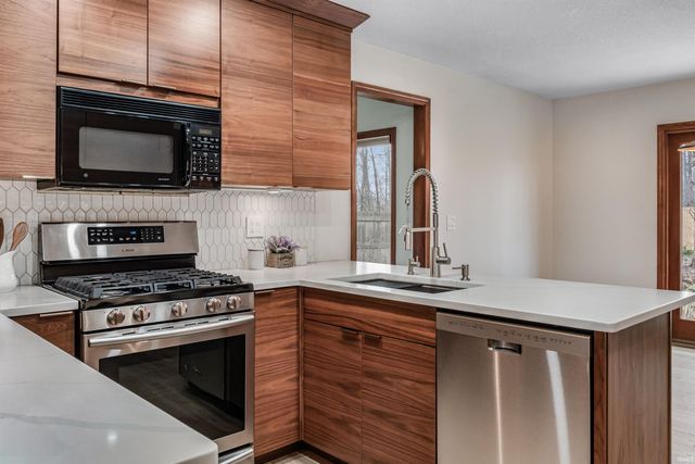 2020 Deer Lodge Place, Fort Wayne, IN 46818