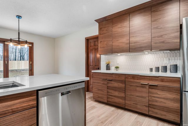 2020 Deer Lodge Place, Fort Wayne, IN 46818