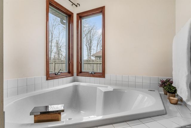 2020 Deer Lodge Place, Fort Wayne, IN 46818