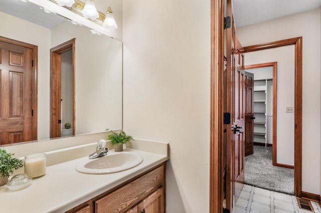 2020 Deer Lodge Place, Fort Wayne, IN 46818