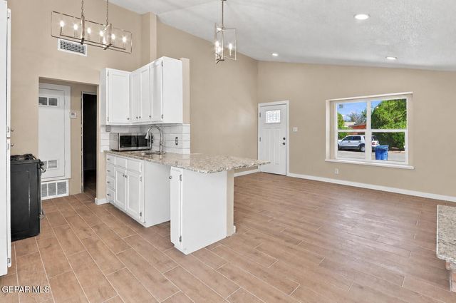 10705 RHYOLITE Drive, El Paso, TX 79924