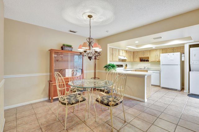 1558 Shaker Circle, Wellington, FL 33414