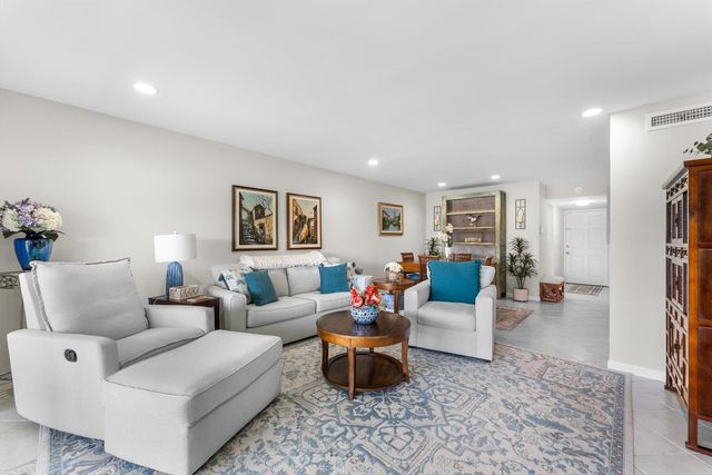4266 Deste Court 302, Lake Worth, FL 33467
