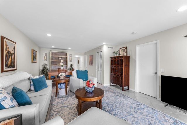 4266 Deste Court 302, Lake Worth, FL 33467