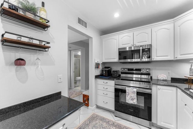 4266 Deste Court 302, Lake Worth, FL 33467