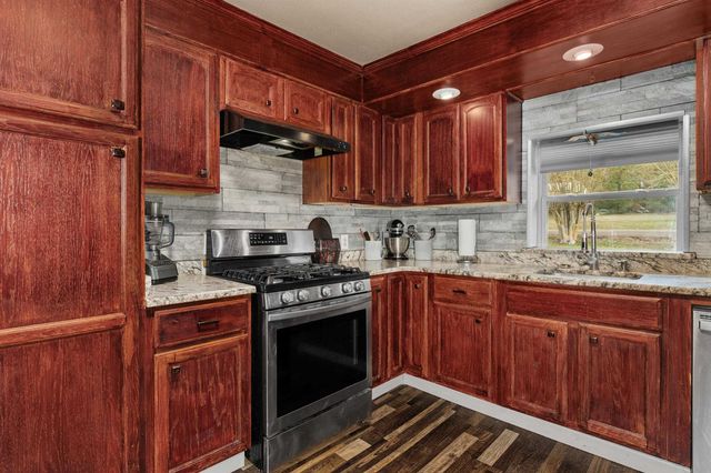 226 County Rd 184, Carthage, TX 75633