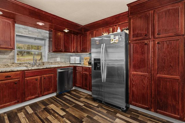 226 County Rd 184, Carthage, TX 75633