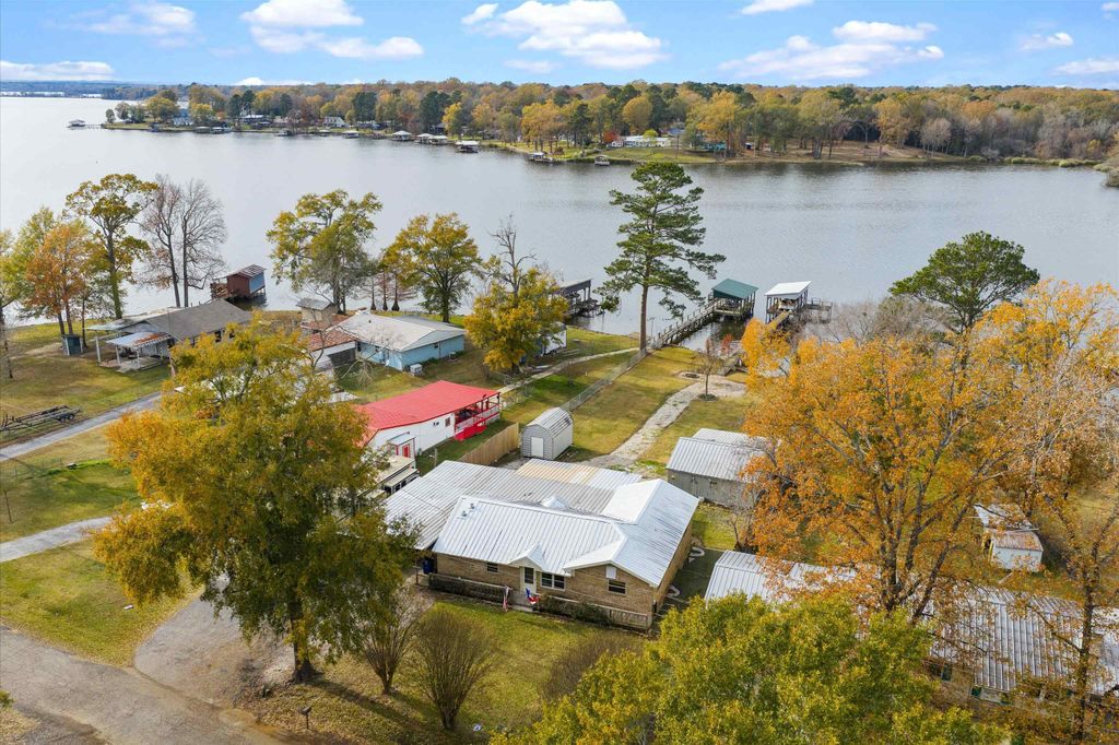 226 County Rd 184, Carthage, TX 75633