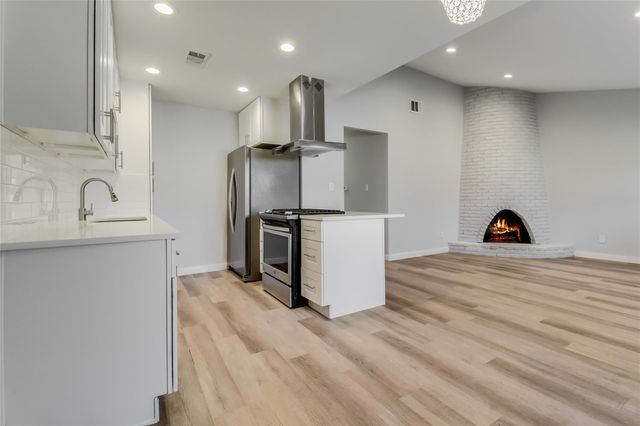 4909 Hawk CV A, Austin, TX 78745