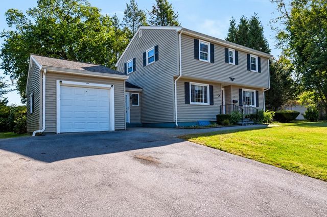 14 Cunningham Dr, Framingham, MA 01701