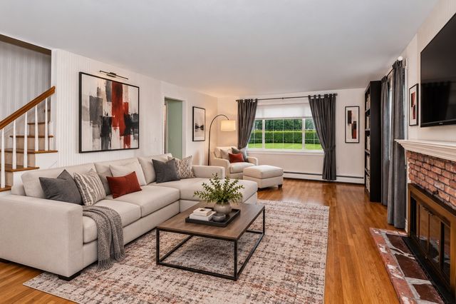 14 Cunningham Dr, Framingham, MA 01701