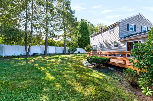 14 Cunningham Dr, Framingham, MA 01701