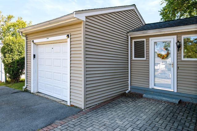 14 Cunningham Dr, Framingham, MA 01701