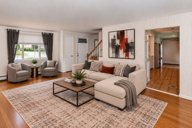 14 Cunningham Dr, Framingham, MA 01701