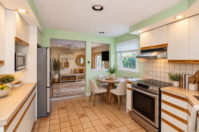 14 Cunningham Dr, Framingham, MA 01701