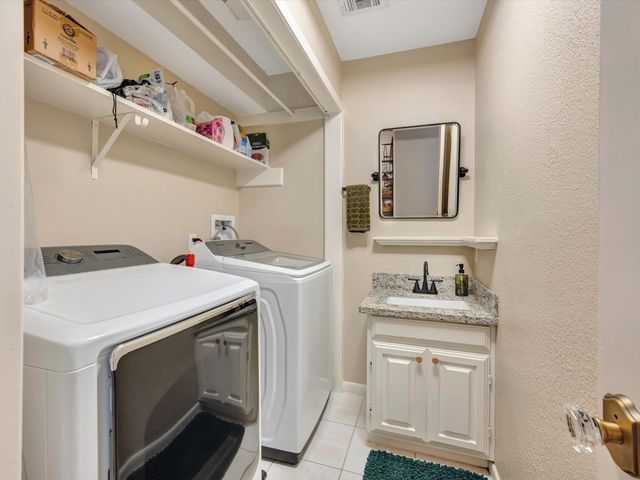 16570 Space Center Boulevard, Houston, TX 77058