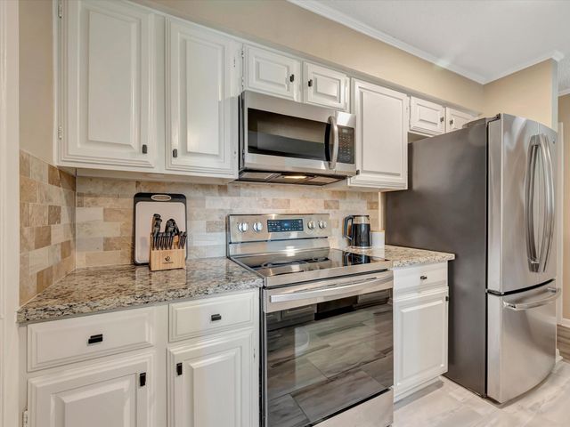 16570 Space Center Boulevard, Houston, TX 77058