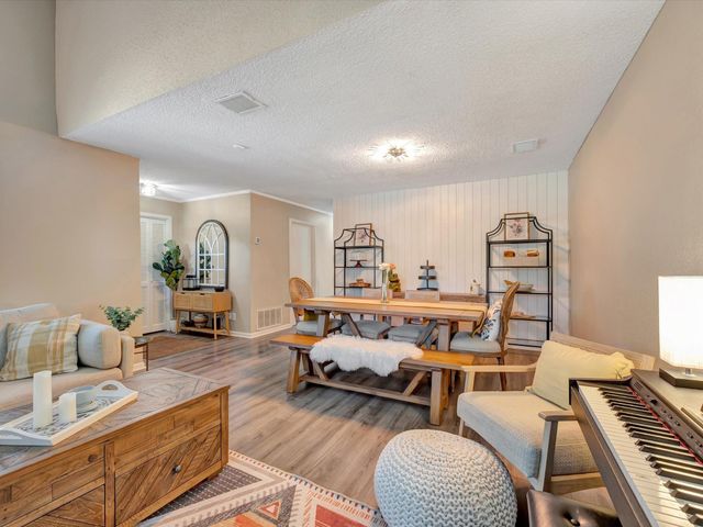 16570 Space Center Boulevard, Houston, TX 77058