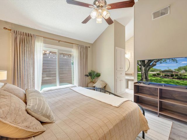 16570 Space Center Boulevard, Houston, TX 77058