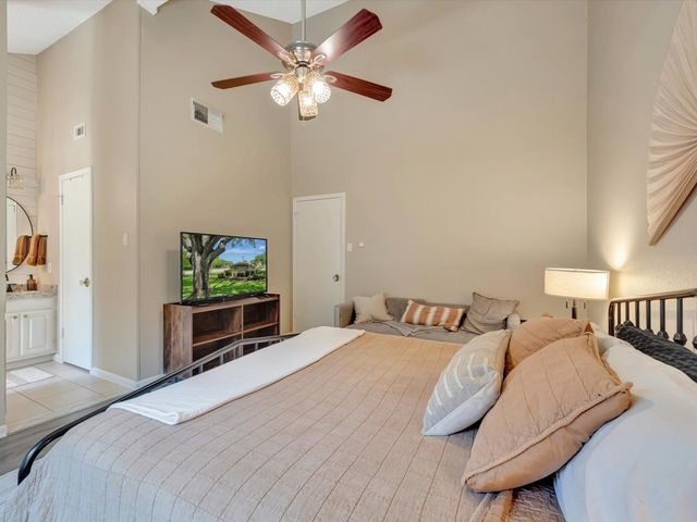 16570 Space Center Boulevard, Houston, TX 77058