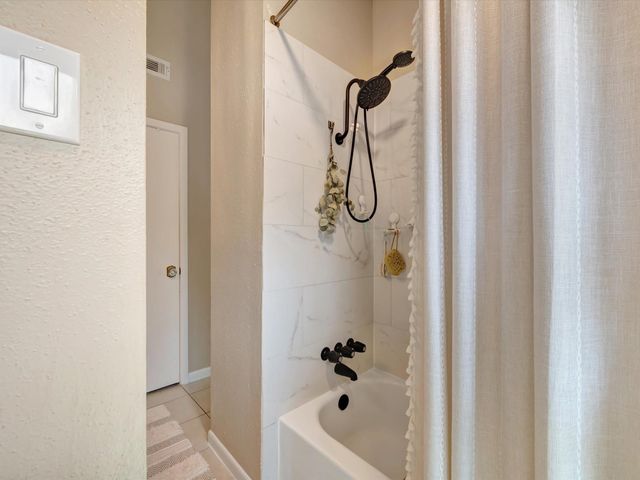 16570 Space Center Boulevard, Houston, TX 77058