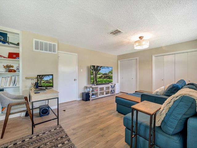16570 Space Center Boulevard, Houston, TX 77058