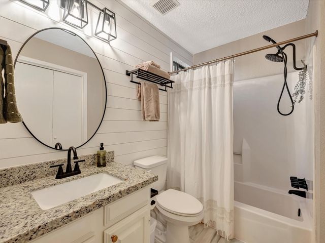 16570 Space Center Boulevard, Houston, TX 77058