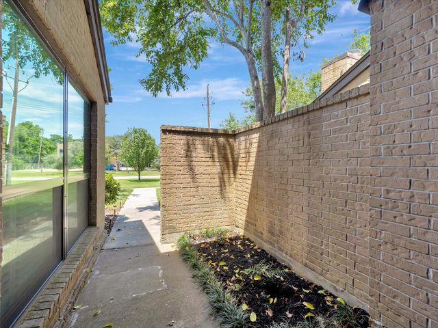 16570 Space Center Boulevard, Houston, TX 77058