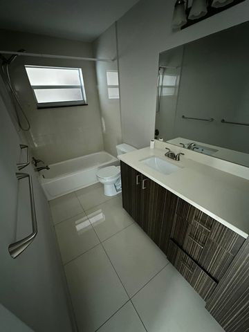 1480 E Sample Road 207, Pompano Beach, FL 33064