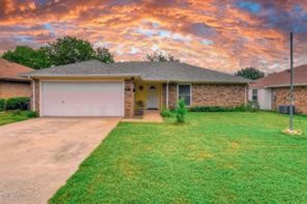 3804 Memphis Lane, Fort Worth, TX 76133