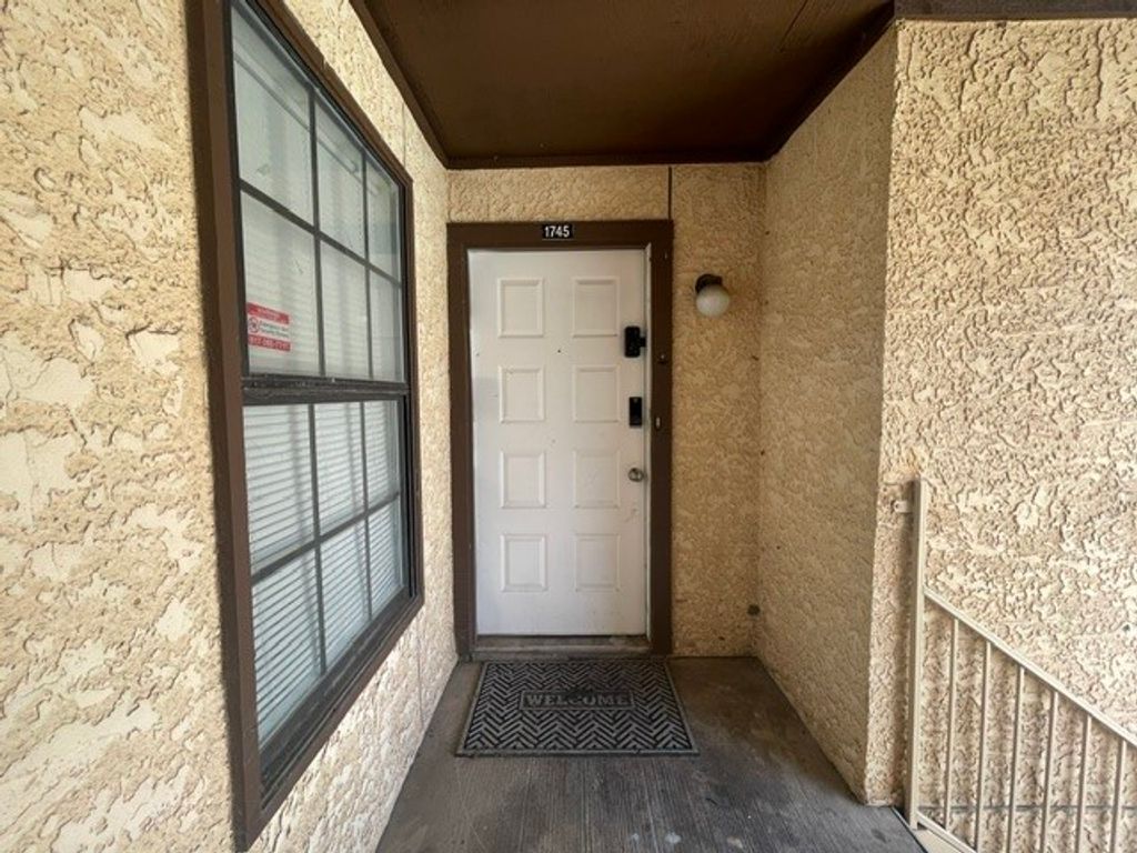 1745 Crest Grove Drive, Arlington, TX 76012