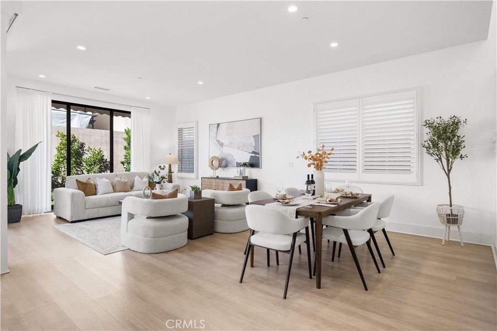 Image 15 of property listing at 217 Piazza, Irvine, CA 92602