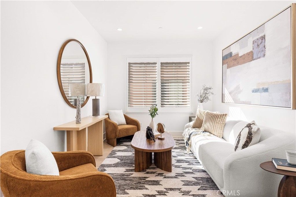 Image 25 of property listing at 217 Piazza, Irvine, CA 92602