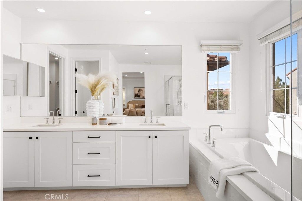 Image 31 of property listing at 217 Piazza, Irvine, CA 92602