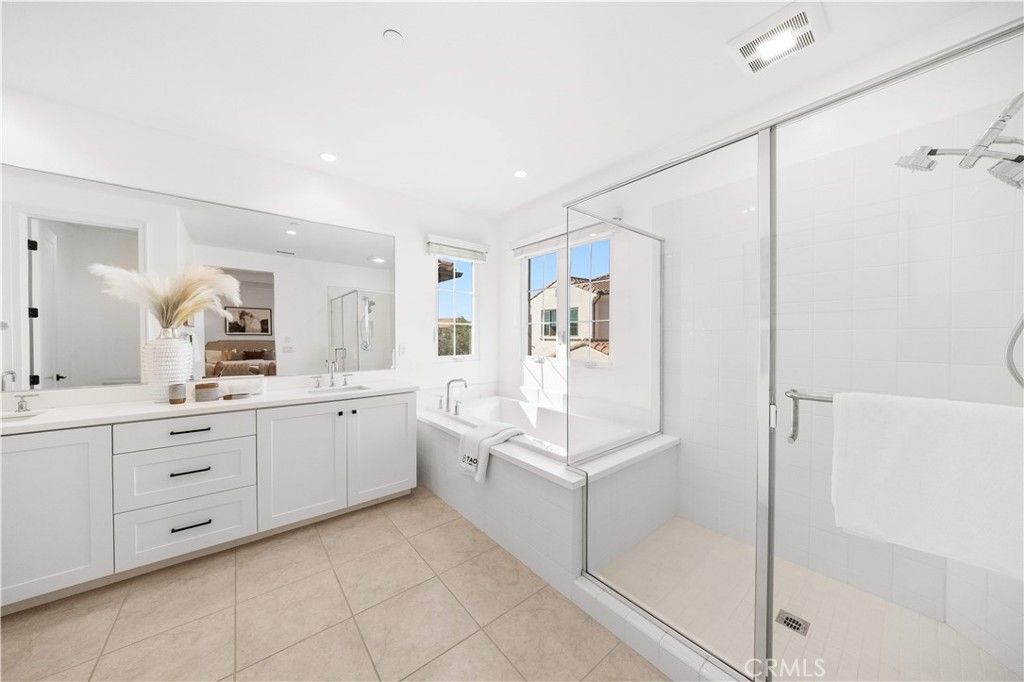 Image 32 of property listing at 217 Piazza, Irvine, CA 92602